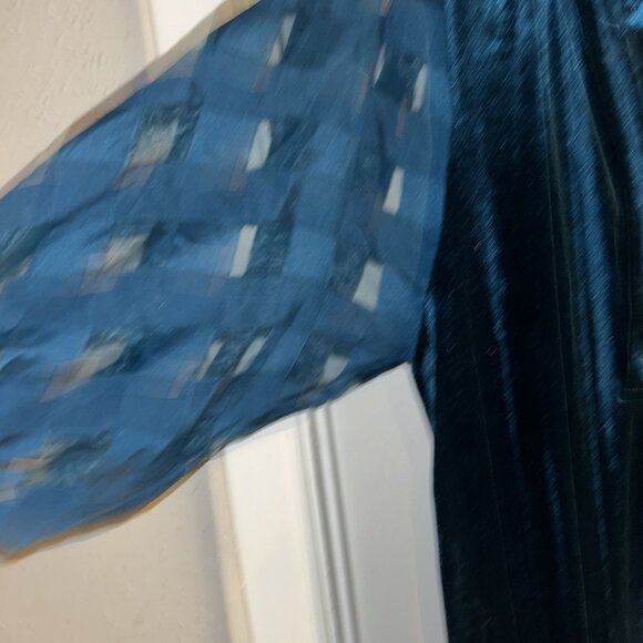 Umgee Teal Velvet V-Neck Small Sheer Puff Sleeve Top Great for the Holidays - Picture 5 of 9